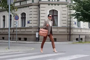 Jak wybrać torebkę na wakacyjne podróże